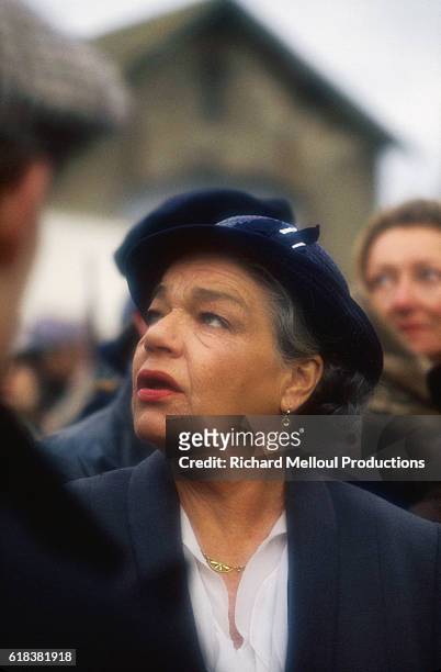 French actress Simone Signoret looks up during the filming of French director Pierre Granier-Deferre's film L'Etoile du Nord in Cherbourg. Director...