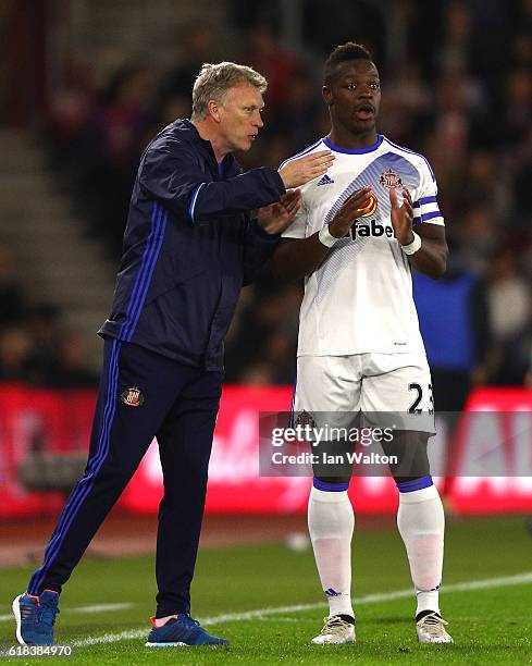 David Moyes, Manager of Sunderland gives instructions to Lamine Koné of Sunderland during the EFL Cup fourth round match between Southampton and...