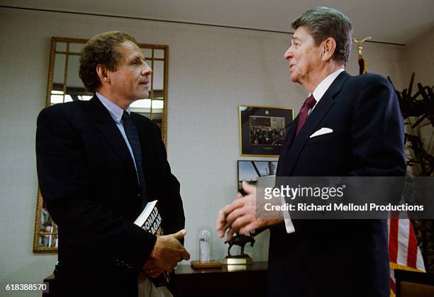 French journalist Patrick Poivre d'Arvor talks with United States President Ronald Reagan before an interview on the Ex Libris television show.