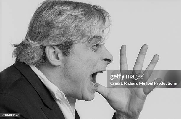 French actor, director, and screenwriter Jacques Weber puts his shouts out loud in Paris. In 1990, he is starring in a one-man show.