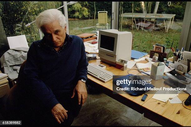 Derrida Computer 106 Jacques Derrida Stock Photos, High-Res Pictures, and Images - Getty ...