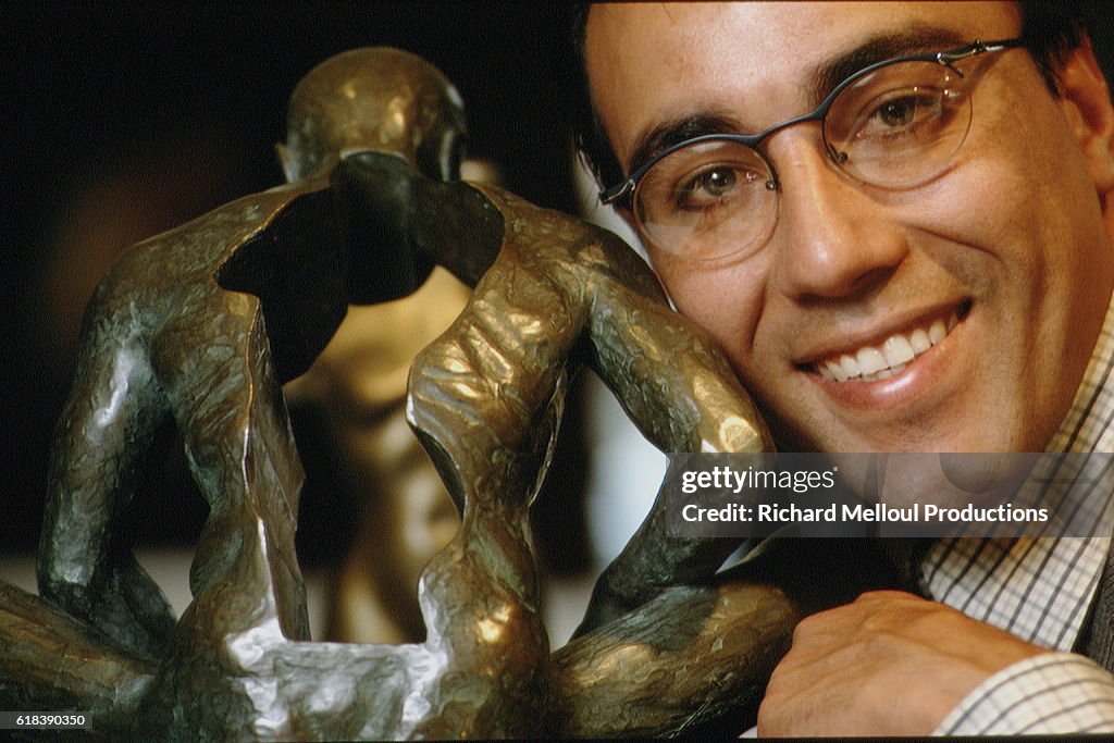 Sculptor Lorenzo Quinn in Paris