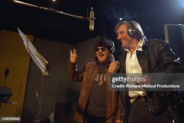 French actor Gerard Depardieu records the song Un piccolo aiuto with Italian rock singer Zucchero.