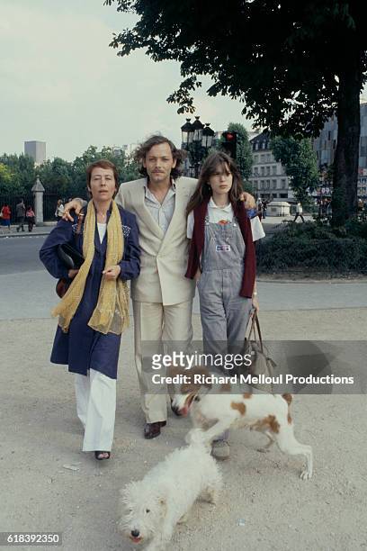 French actors Annie Girardot, Patrick Dewaere and Eléonore Klarwein, on the set of La Cle sur la porte written and directed by Yves Boisset.