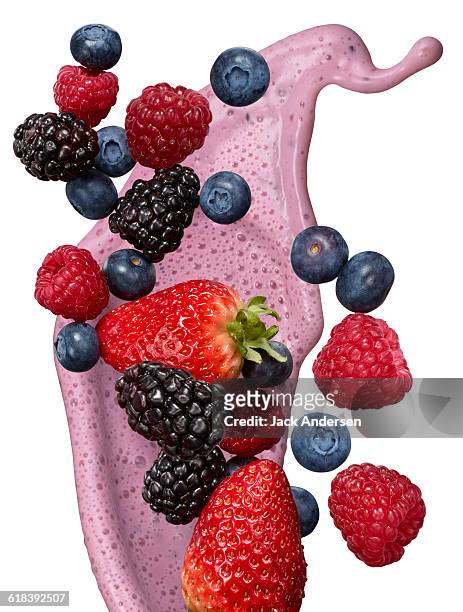 berry smoothie splash - スムージー ストックフォトと画像