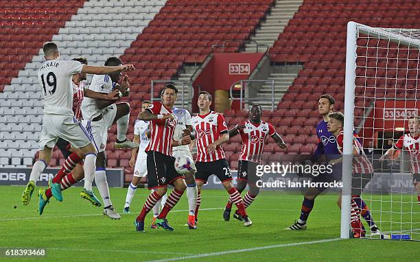 Paddy McNair of Sunderland hits the post with a header during the EFL Cup fourth round match between Southampton FC and Sunderland AFC at St Mary's...