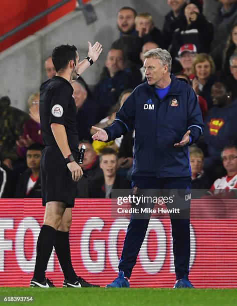 Referee Chris Kavangh sends David Moyes, Manager of Sunderland to the stands during the EFL Cup fourth round match between Southampton and Sunderland...