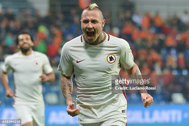 Roma player Radja Nainggolan celebrates during the Serie A match between US Sassuolo and AS Roma at Mapei Stadium - Citta' del Tricolore on October...