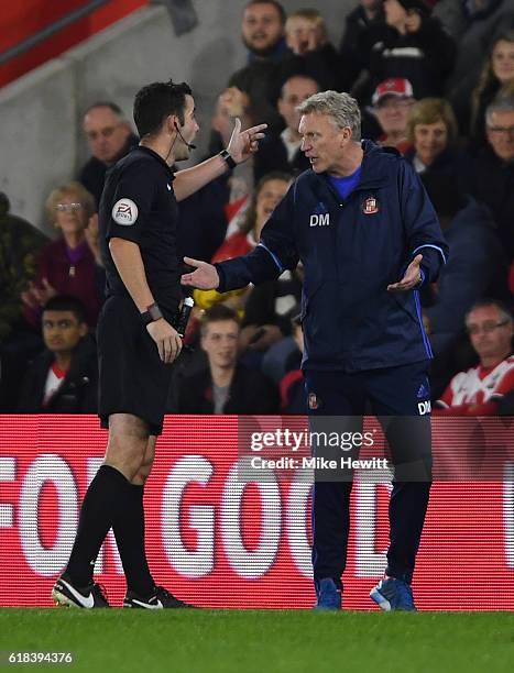 David Moyes, Manager of Sunderland gets sent to the stands during the EFL Cup fourth round match between Southampton and Sunderland at St Mary's...