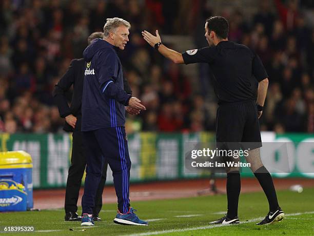 Referee Chris Kavangh sends David Moyes, Manager of Sunderland to the stands during the EFL Cup fourth round match between Southampton and Sunderland...