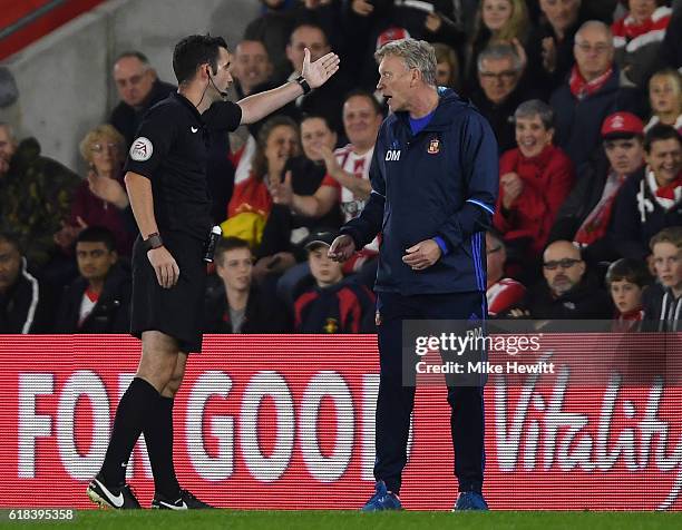 Referee Chris Kavangh sends David Moyes, Manager of Sunderland to the stands during the EFL Cup fourth round match between Southampton and Sunderland...