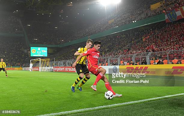 Matthias Ginter of Borussia Dortmund and Eroll Zejnullahu of 1 FC Union Berlin during the game between Borussia Dortmund and dem 1 FC Union Berlin on...