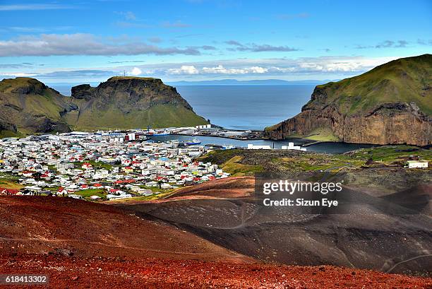 heimaey town and harbour seen from eldfell volcano in iceland. - westman islands stock-fotos und bilder