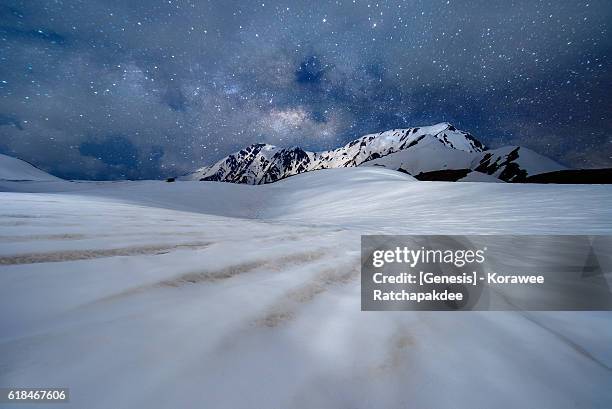 tateyama kurobe with the star - snow road stock-fotos und bilder