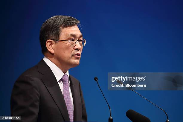 Kwon Oh-Hyun, co-vice chairman and co-chief executive officer of Samsung Electronics Co., speaks during the company's extraordinary general meeting...