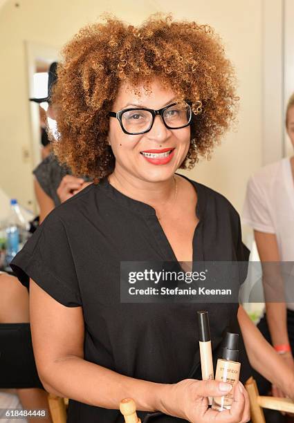 Smashbox makeup artist Lori Taylor Davis backstage at the CFDA/Vogue Fashion Fund Fashion Show presented by kate spade new york at Chateau Marmont on...