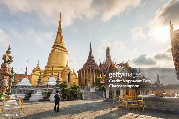 temple of the emerald buddha, wat phra kaew (grand palace) - royal palace bildbanksfoton och bilder