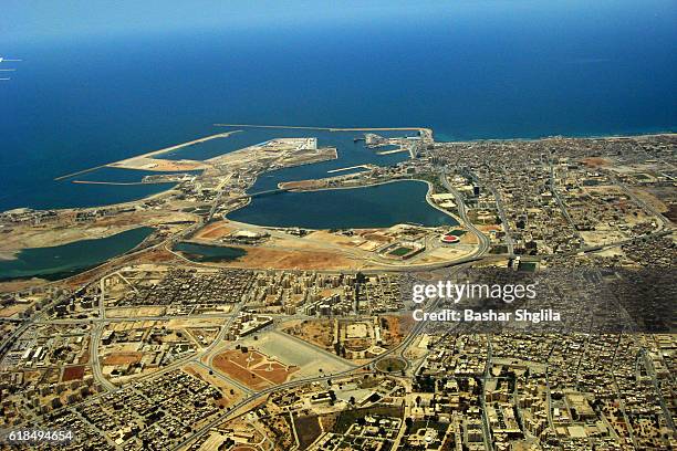 an aerial view of benghazi city - miami special screening of 13 hours the secret soldiers of benghazi stockfoto's en -beelden