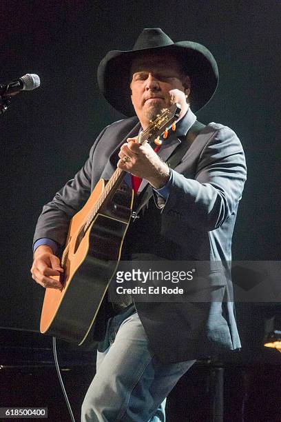 Garth Brooks performs at Nashville Municipal Auditorium on October 26, 2016 in Nashville, Tennessee.