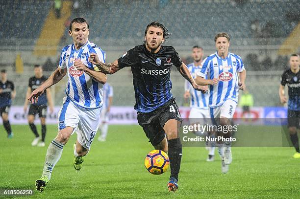 Hugo Campagnaro of Pescara Calcio and Alberto Paloschi of Atalanta BC in action during the Serie A match between Pescara Calcio and Atalanta BC at...