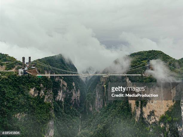 glass bridge of zhangjiajie china - zhangjiajie national forest park stock pictures, royalty-free photos & images