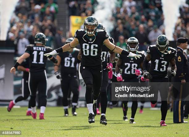 Zach Ertz, Carson Wentz, Stefen Wisniewski, Wendell Smallwood, and Josh Huff of the Philadelphia Eagles run on the field prior to the game against...