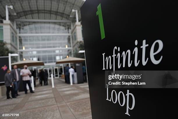 Apple Infinite Loop Photos and Premium High Res Pictures - Getty Images