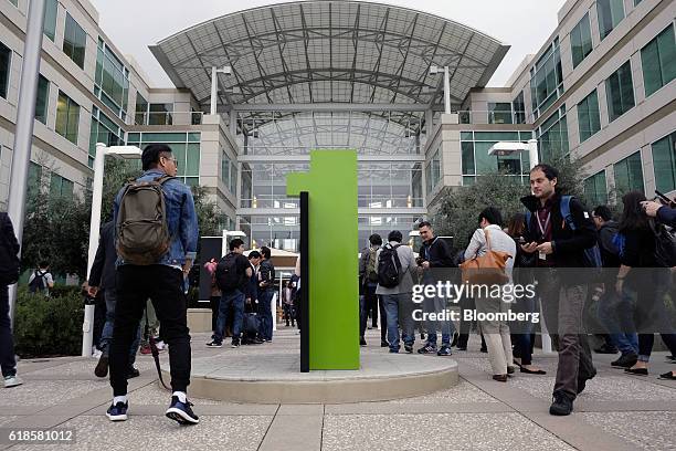 35 Apple Infinite Loop Stock Photos, High-Res Pictures, and Images ...