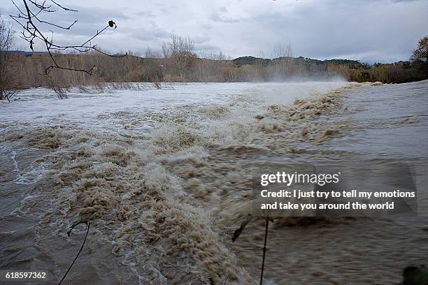 cecina, livorno, tuscany - flooded river - inundación fotografías e imágenes de stock