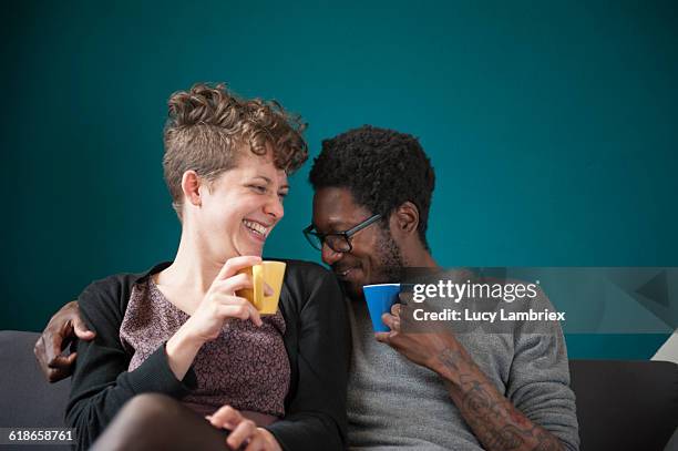 couple at home, drinking tea - utrecht stockfoto's en -beelden