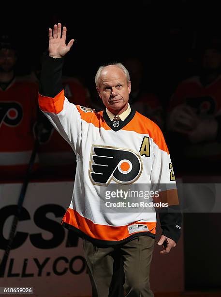 Hall-of-Famer, and member of the of the Philadelphia Flyers Hall of Fame Mark Howe acknowledges the crowd during a pregame Heritage Night ceremony on...