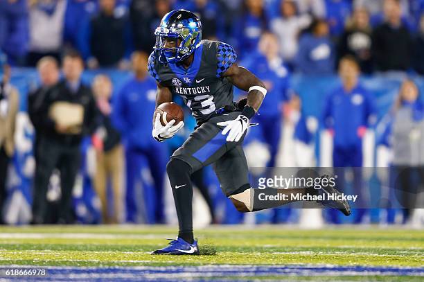 Jeff Badet of the Kentucky Wildcats runs the ball during the game against the Mississippi State Bulldogs at Commonwealth Stadium on October 22, 2016...