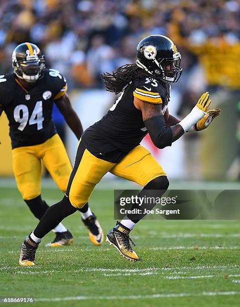 Jarvis Jones of the Pittsburgh Steelers in action during the game against the New England Patriots at Heinz Field on October 23, 2016 in Pittsburgh,...