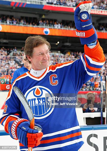 Wayne Gretzky of the Edmonton Oilers alumni team waves to the crowd during team introductions for the 2016 Tim Hortons NHL Heritage Classic Alumni...