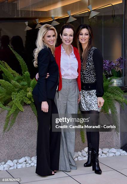 Manuela Arcuri, Stefania Rocca and Ria Antoniou attend a photocall for 'Non Si Ruba In Casa Di Ladri' on October 28, 2016 in Rome, Italy.