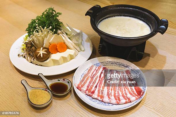 soy milk hot pot (tonyu nabe) - sojamilch stock-fotos und bilder