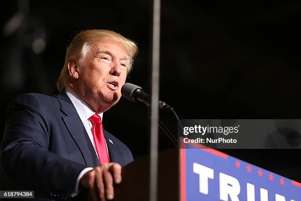 Donald Trump speaks to supporters during a campaign rally at SeaGate Center in Toledo, Ohio, United States on October 27, 2016.