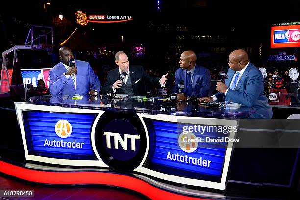 Analysts, Shaquille O'Neal, Ernie Johnson, Kenny Smith and Charles Barkley host a show on October 25, 2016 before the New York Knicks game against...