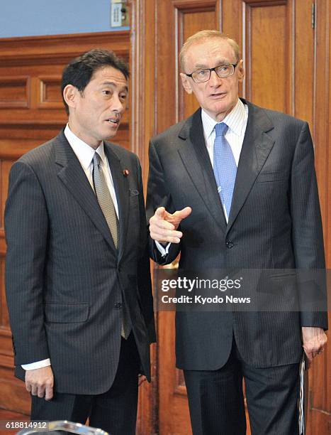 Australia - Japanese Foreign Minister Fumio Kishida and Australian counterpart Bob Carr are pictured prior to their talks in Sydney on Jan. 13, 2013.