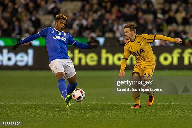 Will Miller of the Tottenham Hot Spurs FC and Mario Lemina of Juventus FC contest the ball during the International Champions Cup between Juventus FC...