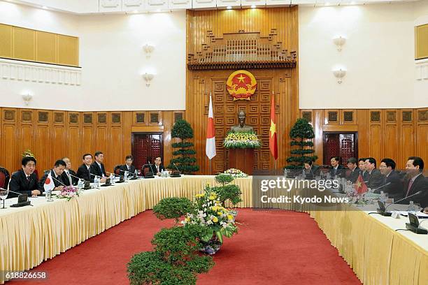 Vietnam - Japanese Prime Minister Shinzo Abe holds talks with his Vietnamese counterpart Nguyen Tan Dung in Hanoi on Jan. 16, 2013.