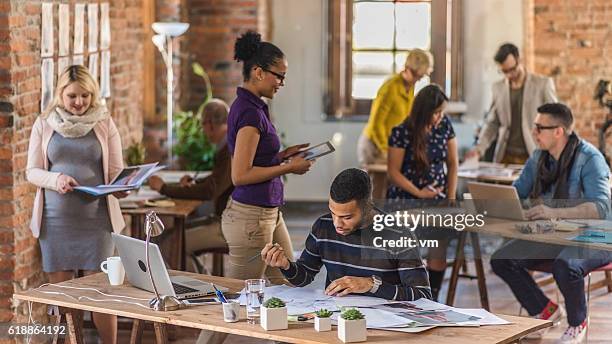 busy coworking space - packed bildbanksfoton och bilder