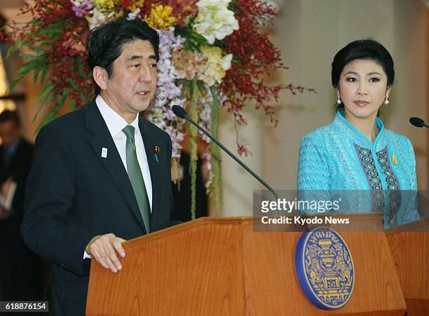 Thailand - Japanese Prime Minister Shinzo Abe and Thai Prime Minister Yingluck Shinawatra hold a joint press conference after their talks in Bangkok...