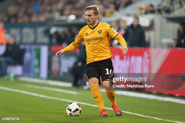 Marvin Stefaniak of Dresden runs with the ball during the Second Bundesliga match between SG Dynamo Dresden and Eintracht Braunschweig at DDV-Stadion...