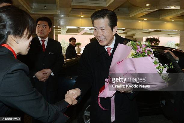 China - New Komeito party leader Natsuo Yamaguchi receives flowers upon arrival at a hotel in Beijing on Jan. 22, 2013. Yamaguchi, carrying a letter...