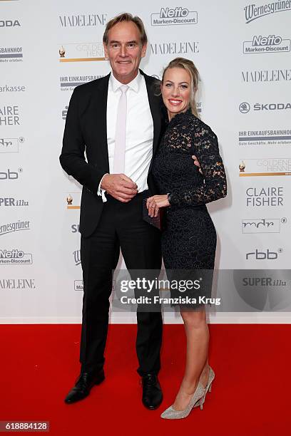 Burkhard Jung and Ayleena Wagner attend the Goldene Henne on October 28, 2016 in Leipzig, Germany.