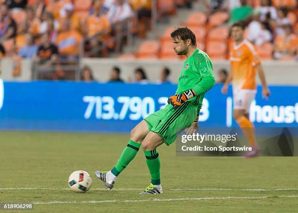 Houston Dynamo goalkeeper Joe Willis sends the ball into play during the MLS soccer match between Philadelphia Union and Houston Dynamo at BBVA...