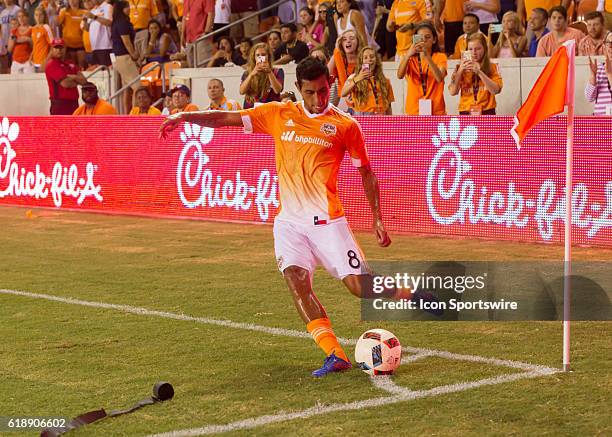 Houston Dynamo midfielder Cristian Maidana takes a corner kick during the MLS soccer match between Philadelphia Union and Houston Dynamo at BBVA...