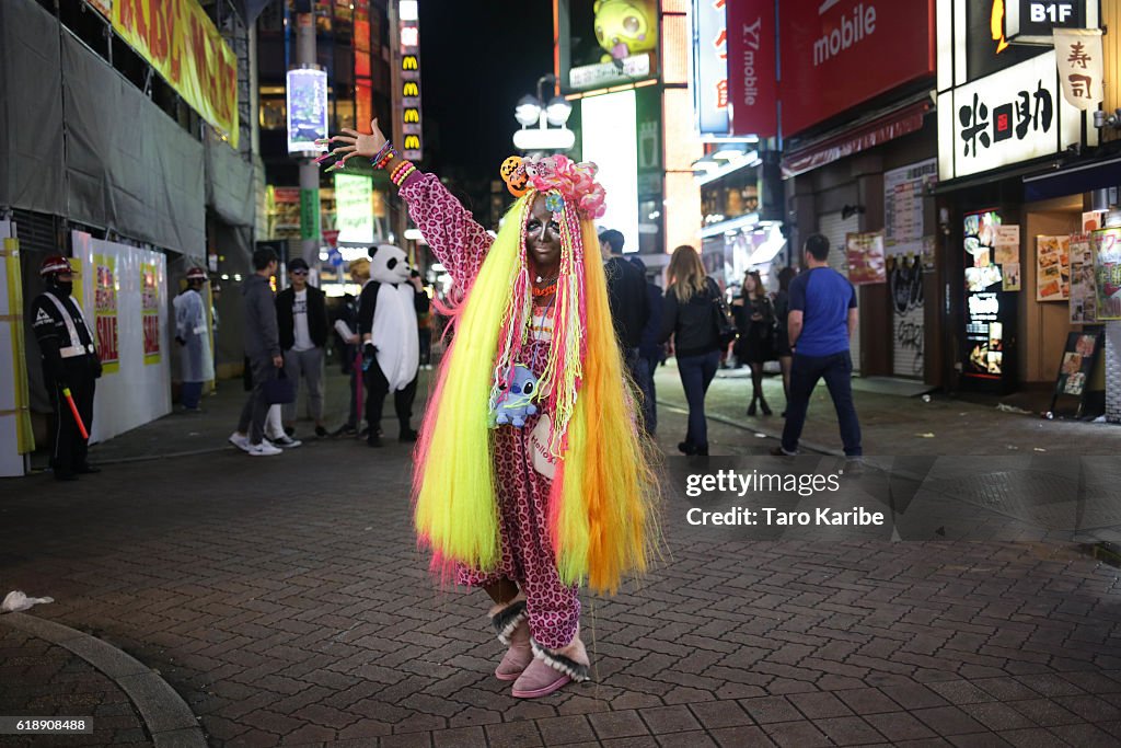 Tokyoites Dress Up For Halloween