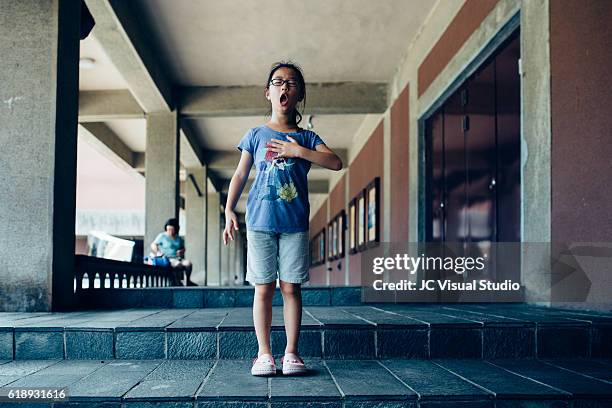 a little girl singing - kid singing stock pictures, royalty-free photos & images